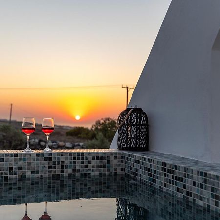 Theophrasti Suites Finikiá Kültér fotó