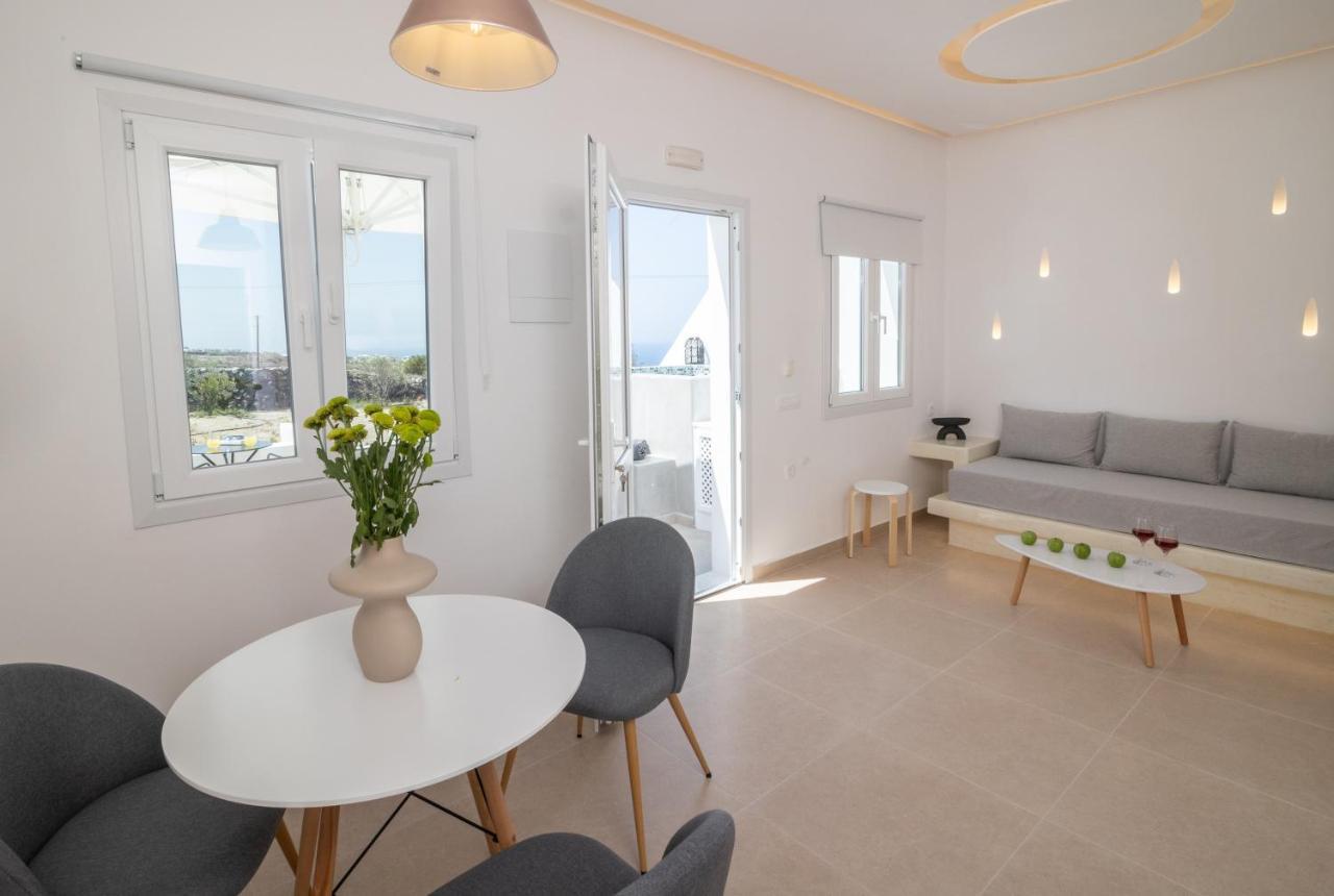Theophrasti Suites Finikiá Kültér fotó