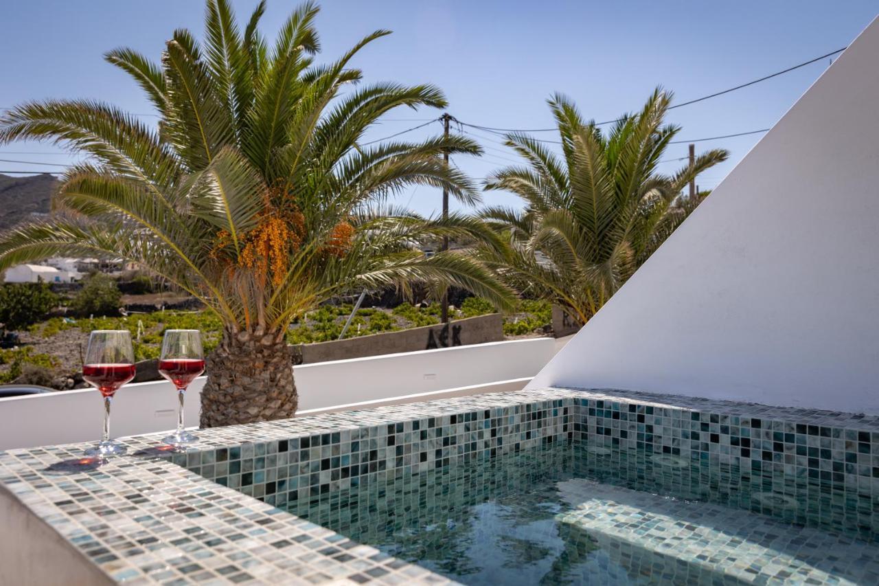 Theophrasti Suites Finikiá Kültér fotó