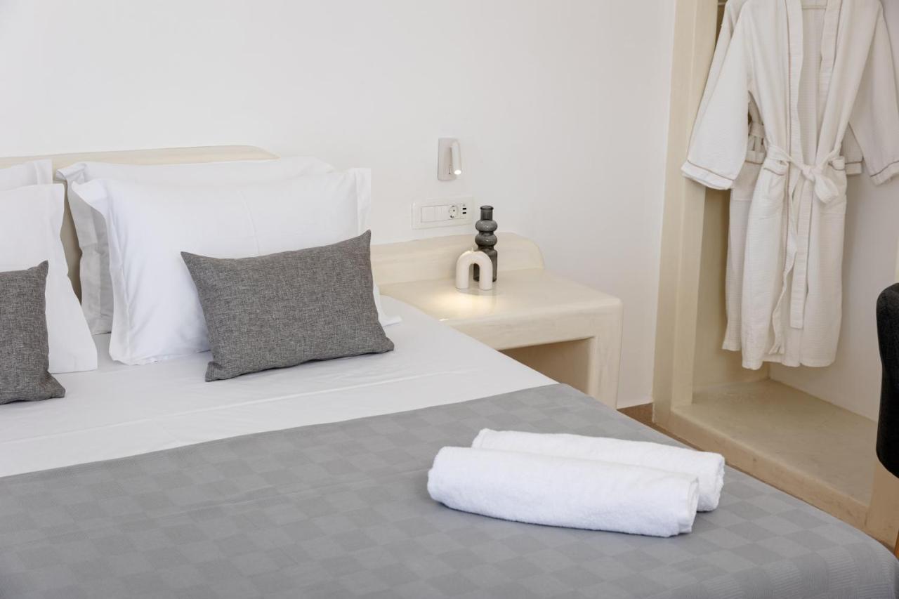 Theophrasti Suites Finikiá Kültér fotó