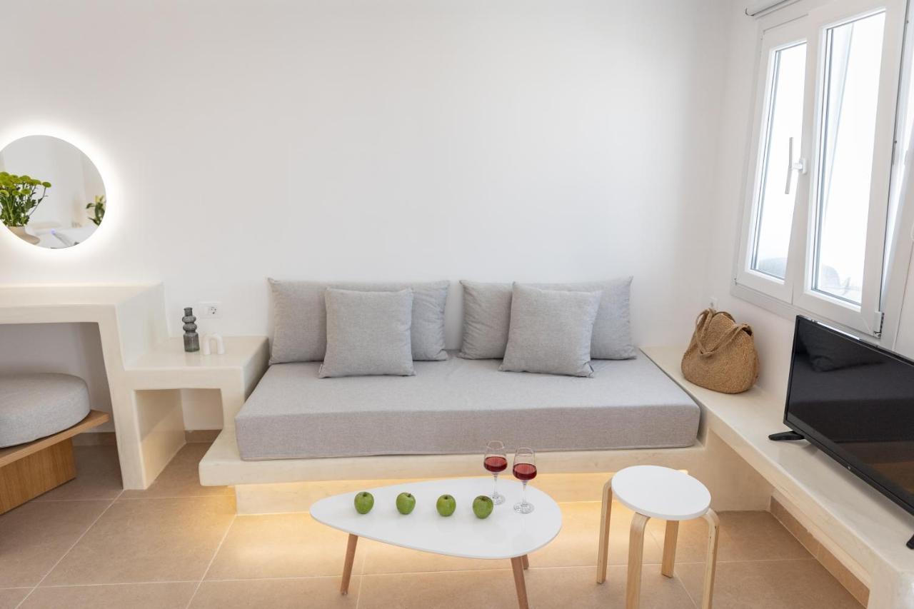 Theophrasti Suites Finikiá Kültér fotó