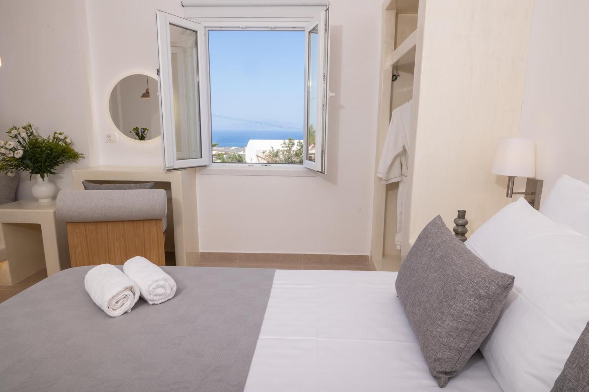 Theophrasti Suites Finikiá Kültér fotó