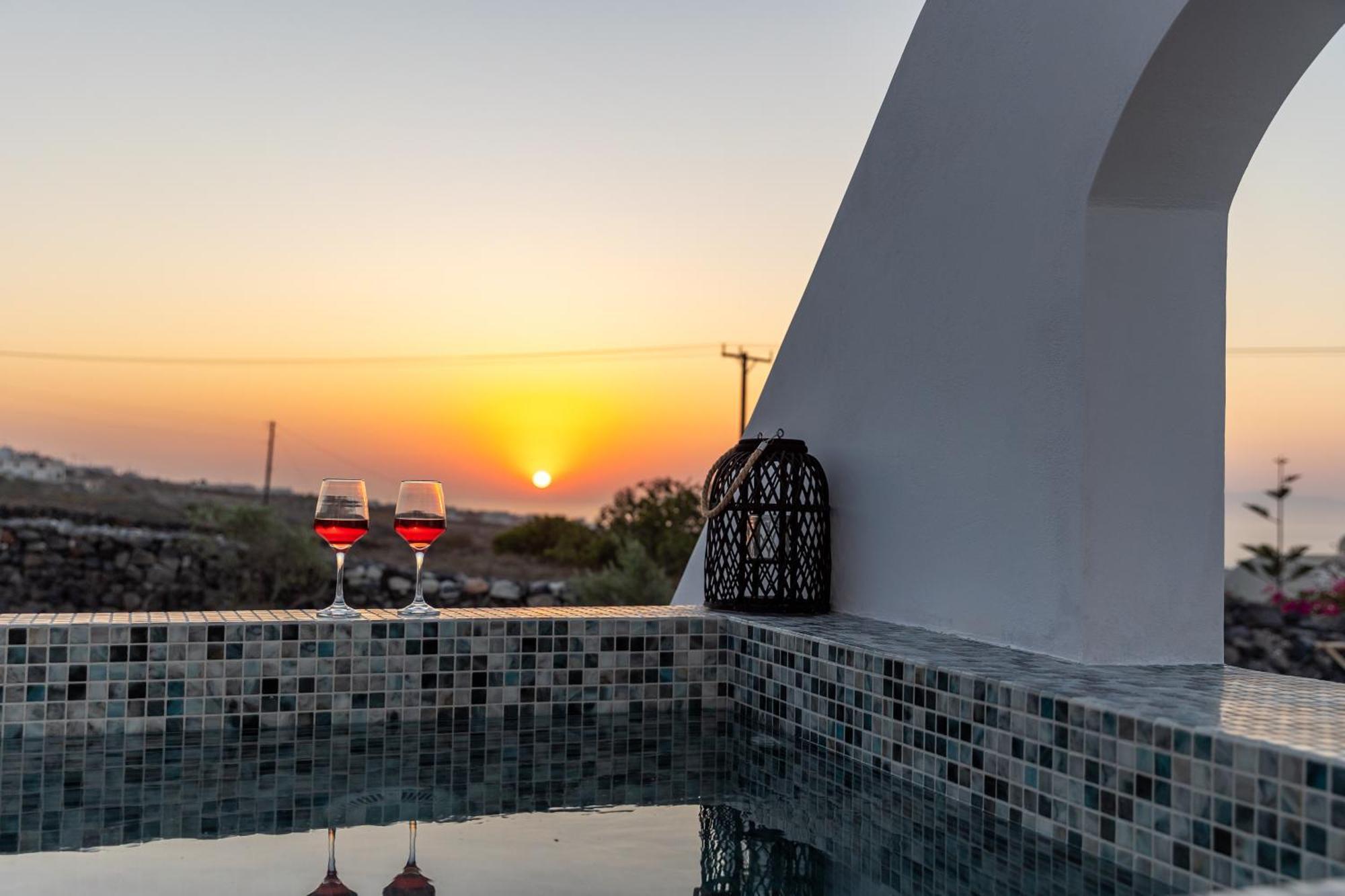 Theophrasti Suites Finikiá Kültér fotó