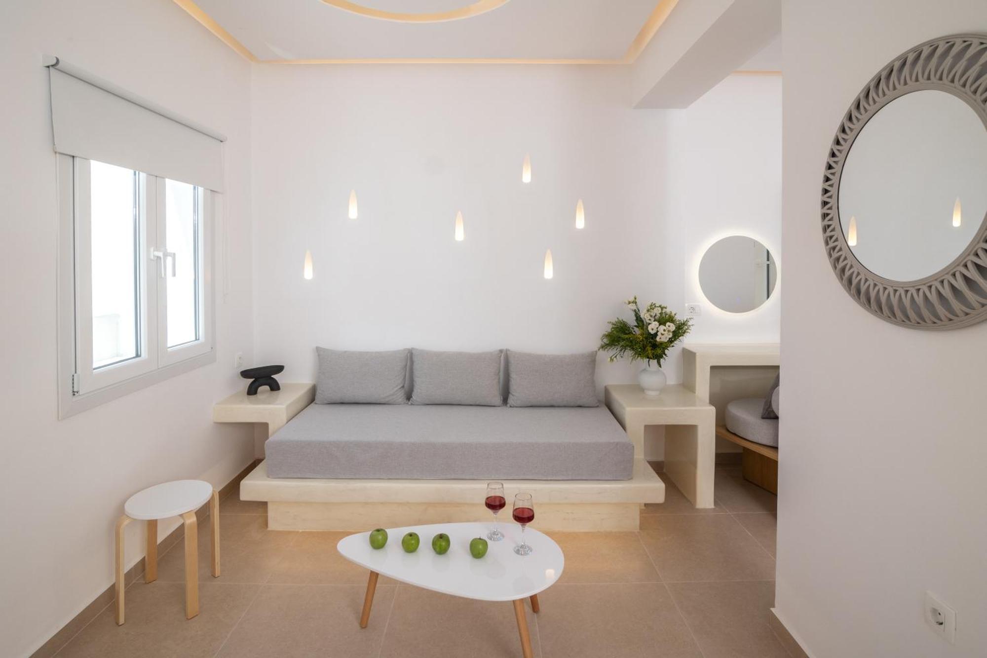 Theophrasti Suites Finikiá Kültér fotó