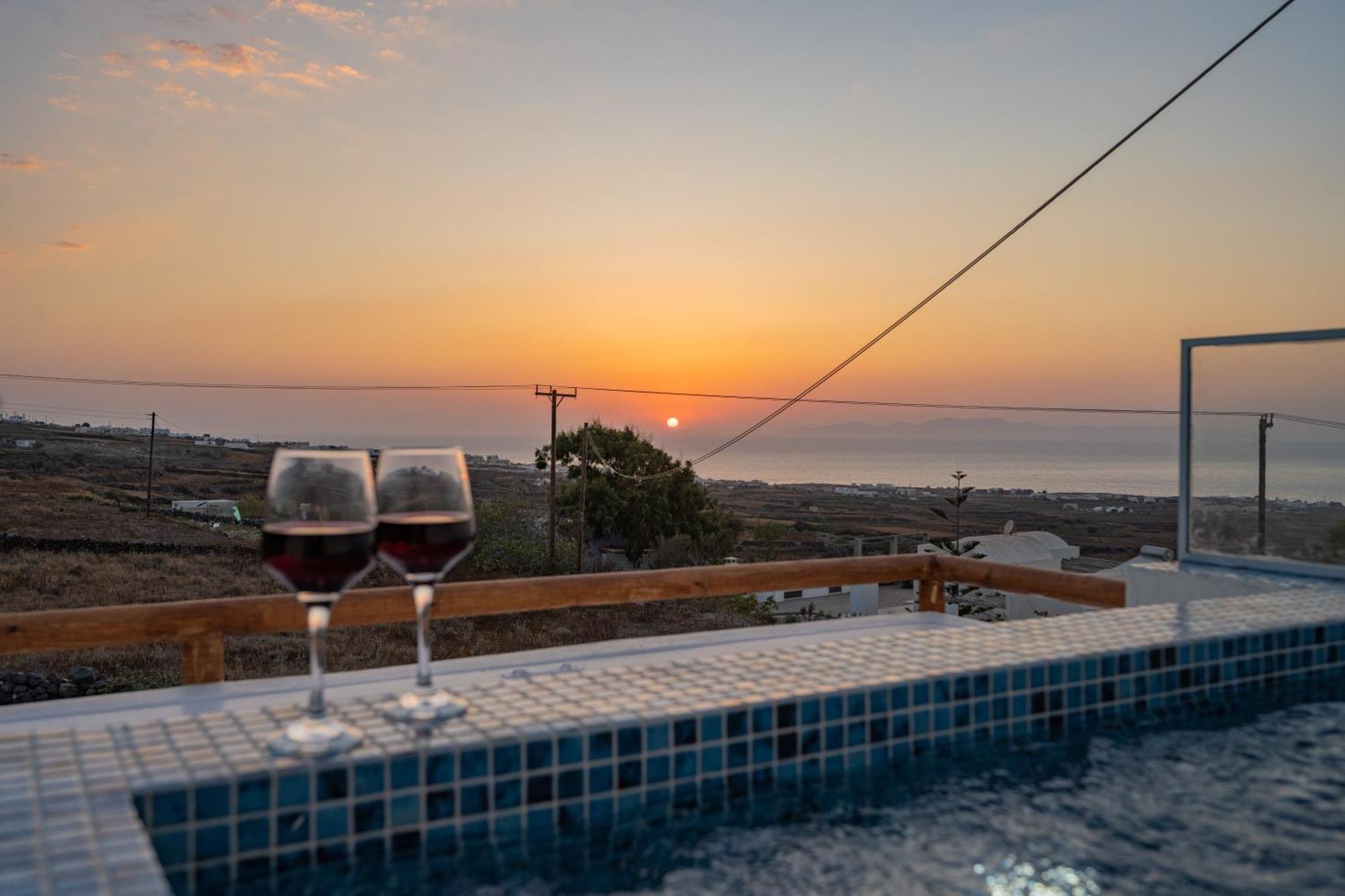 Theophrasti Suites Finikiá Kültér fotó