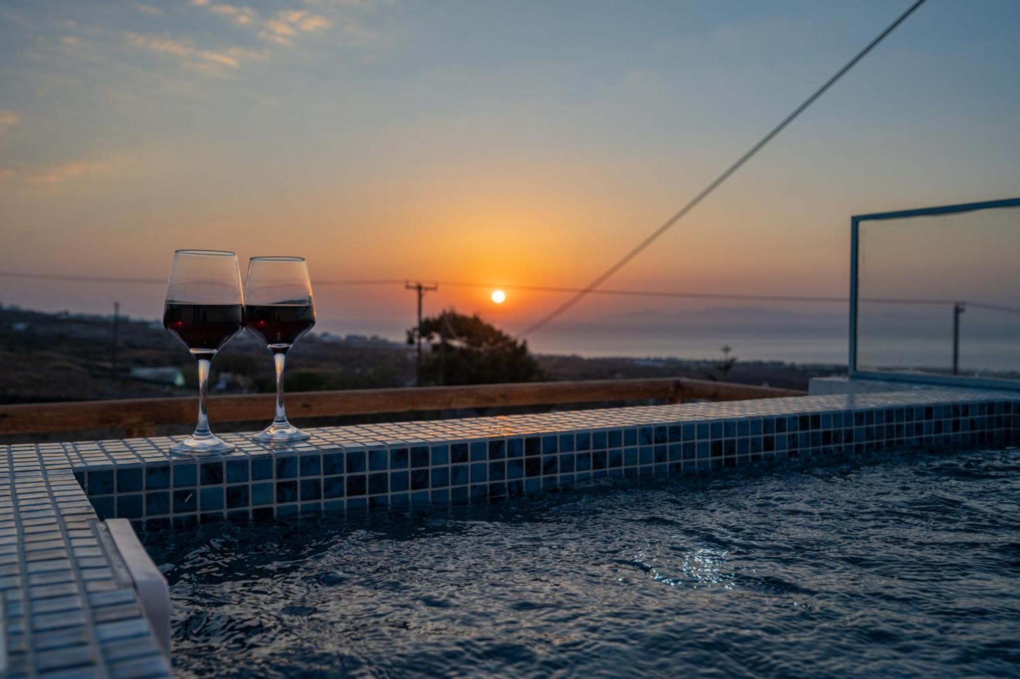 Theophrasti Suites Finikiá Szoba fotó