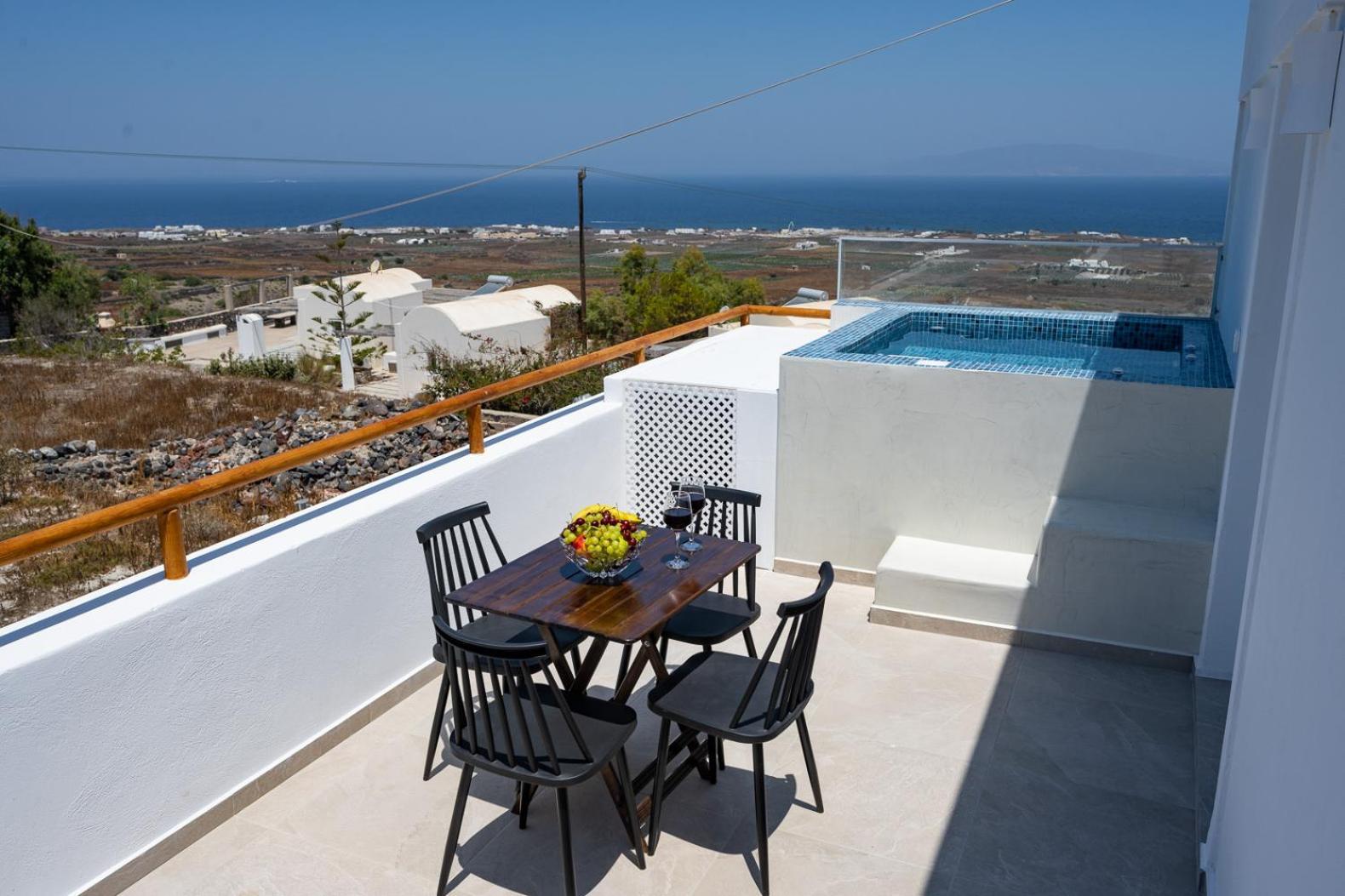 Theophrasti Suites Finikiá Szoba fotó