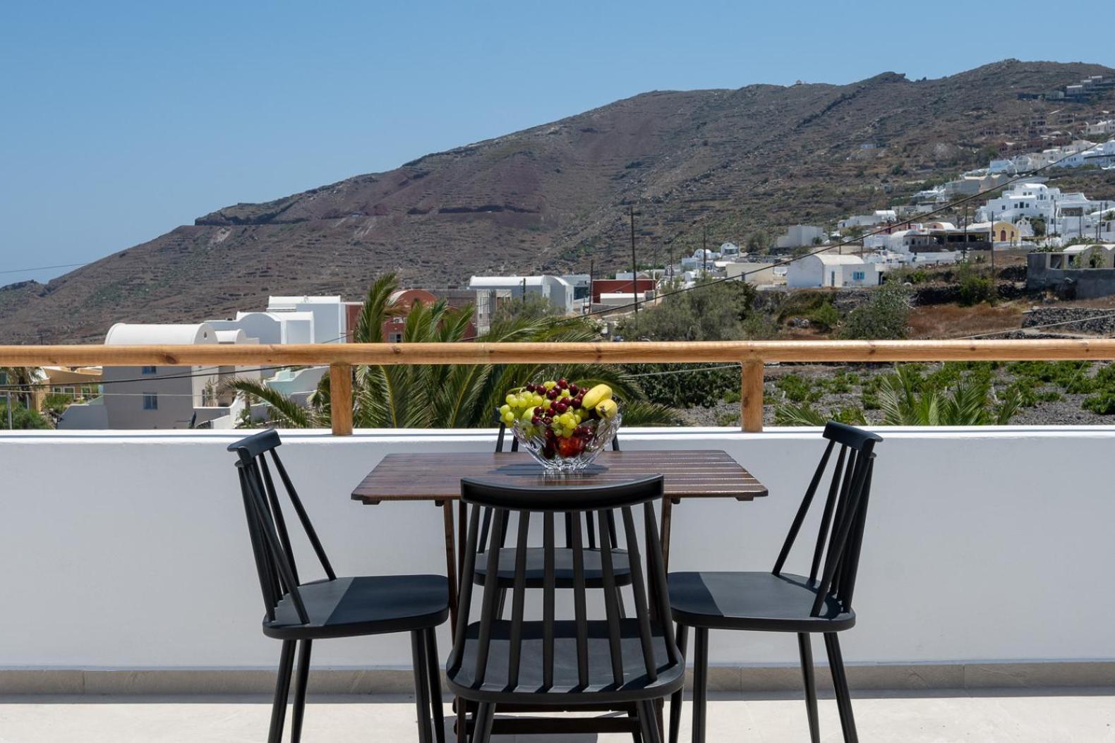 Theophrasti Suites Finikiá Kültér fotó